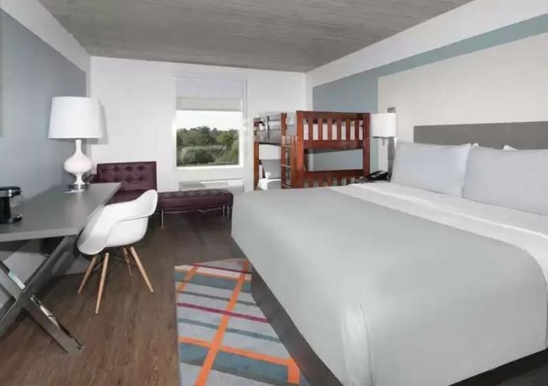 Tryp By Wyndham College Station Hotel Ngoại thất bức ảnh